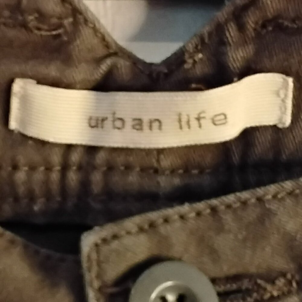 🌈 Urban Life - Picture 2 of 2